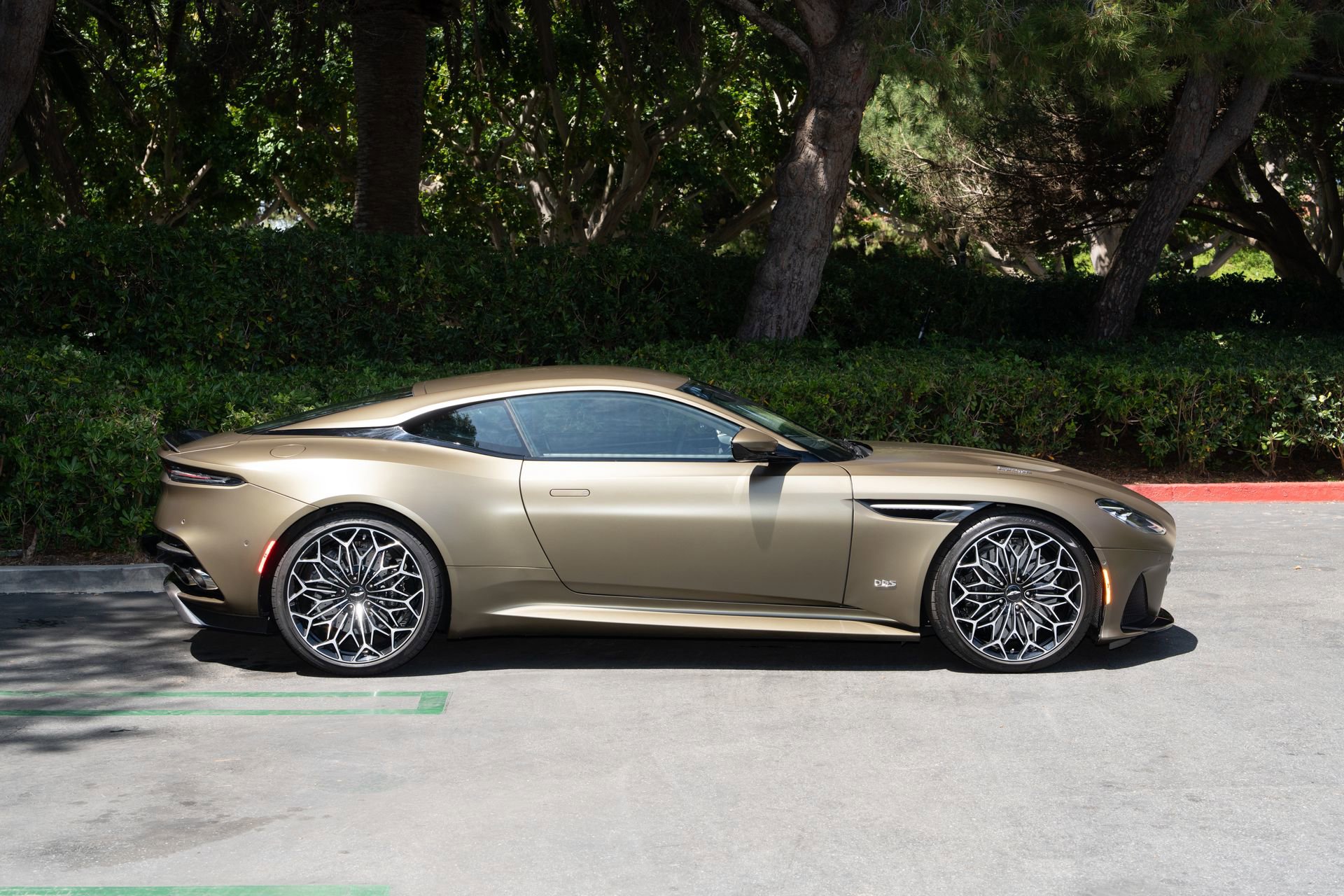 Used 2020 Aston Martin DBS Superleggera RWD image 25