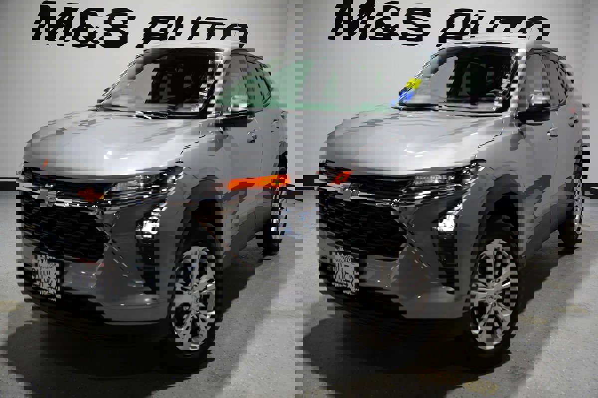 Used 2026 Chevrolet Trax LS w/ Driver Confidence Package image 3