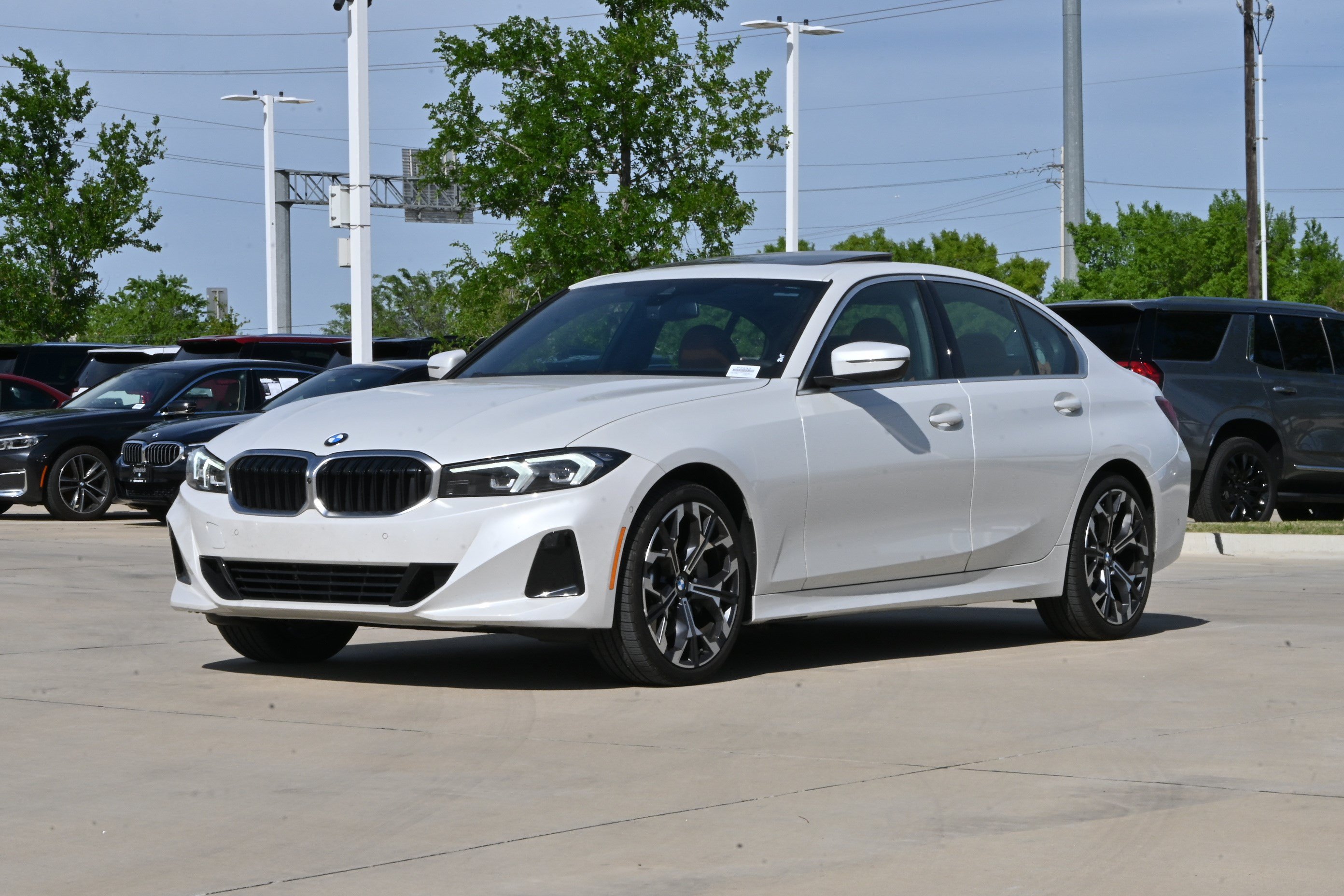 Certified 2025 BMW 330i Sedan RWD image 3