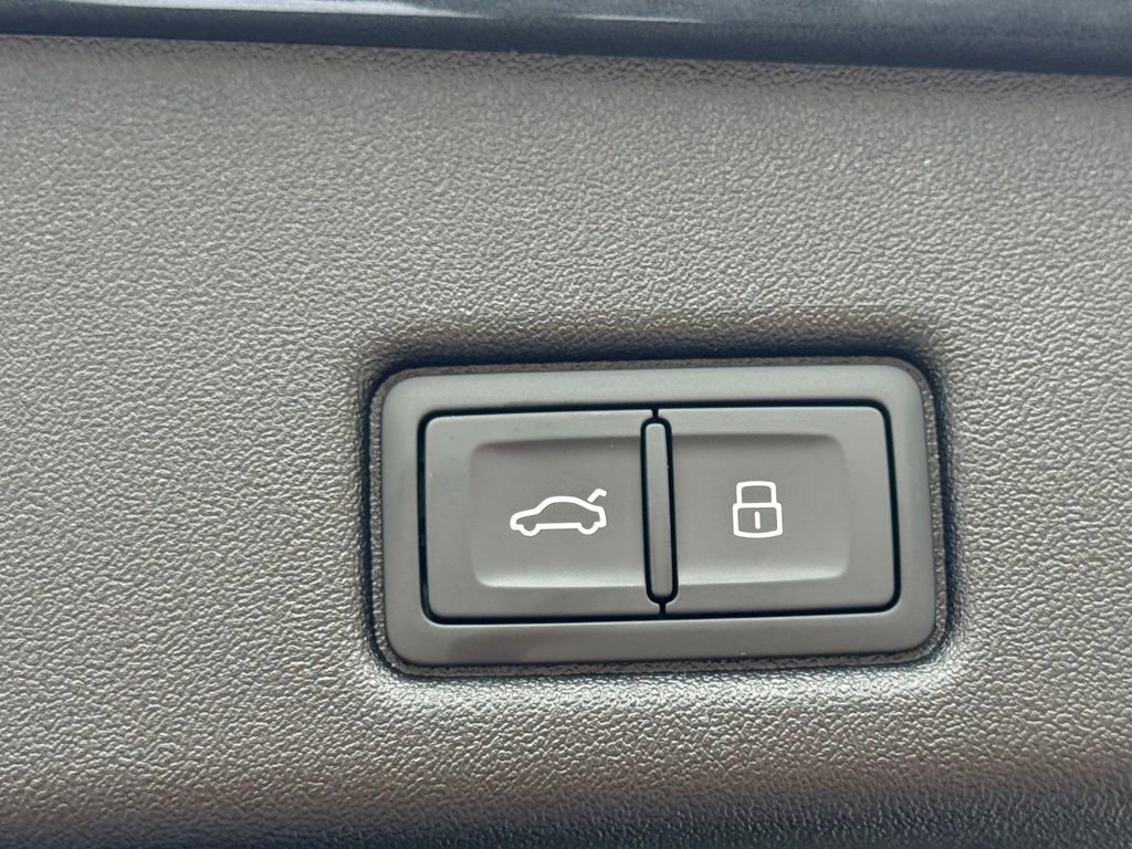 New 2025 Audi SQ5 Prestige image 61