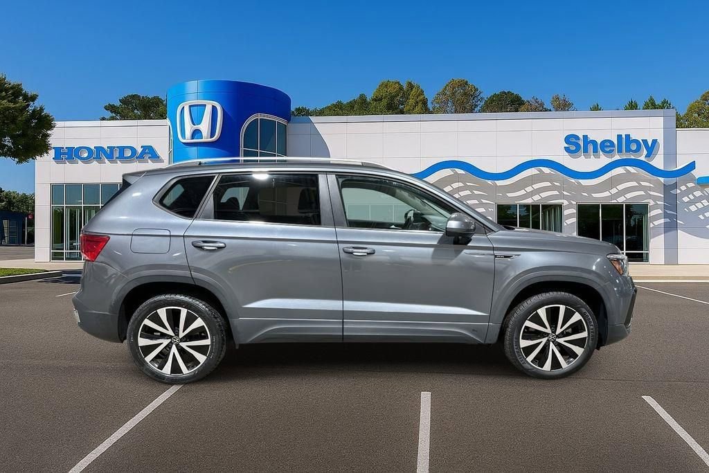 Used 2022 Volkswagen Taos SE FWD image 9