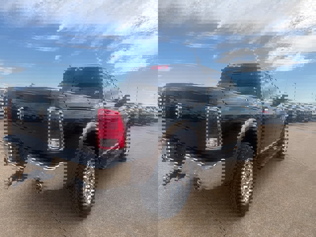 Used 2017 RAM 1500 Laramie image 7