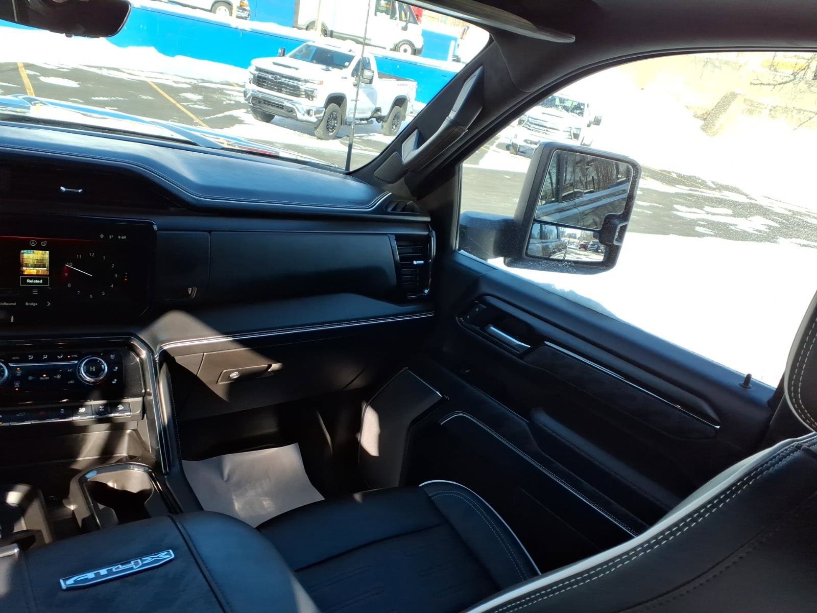 Used 2025 GMC Sierra 2500 AT4X image 18