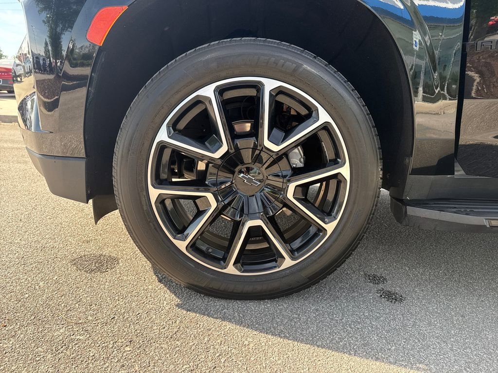 Used 2021 Chevrolet Tahoe RST w/ Luxury Package RWD image 13