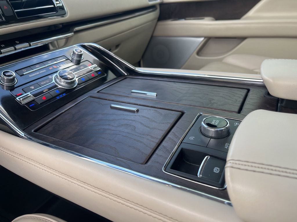 Used 2019 Lincoln Navigator Reserve image 23