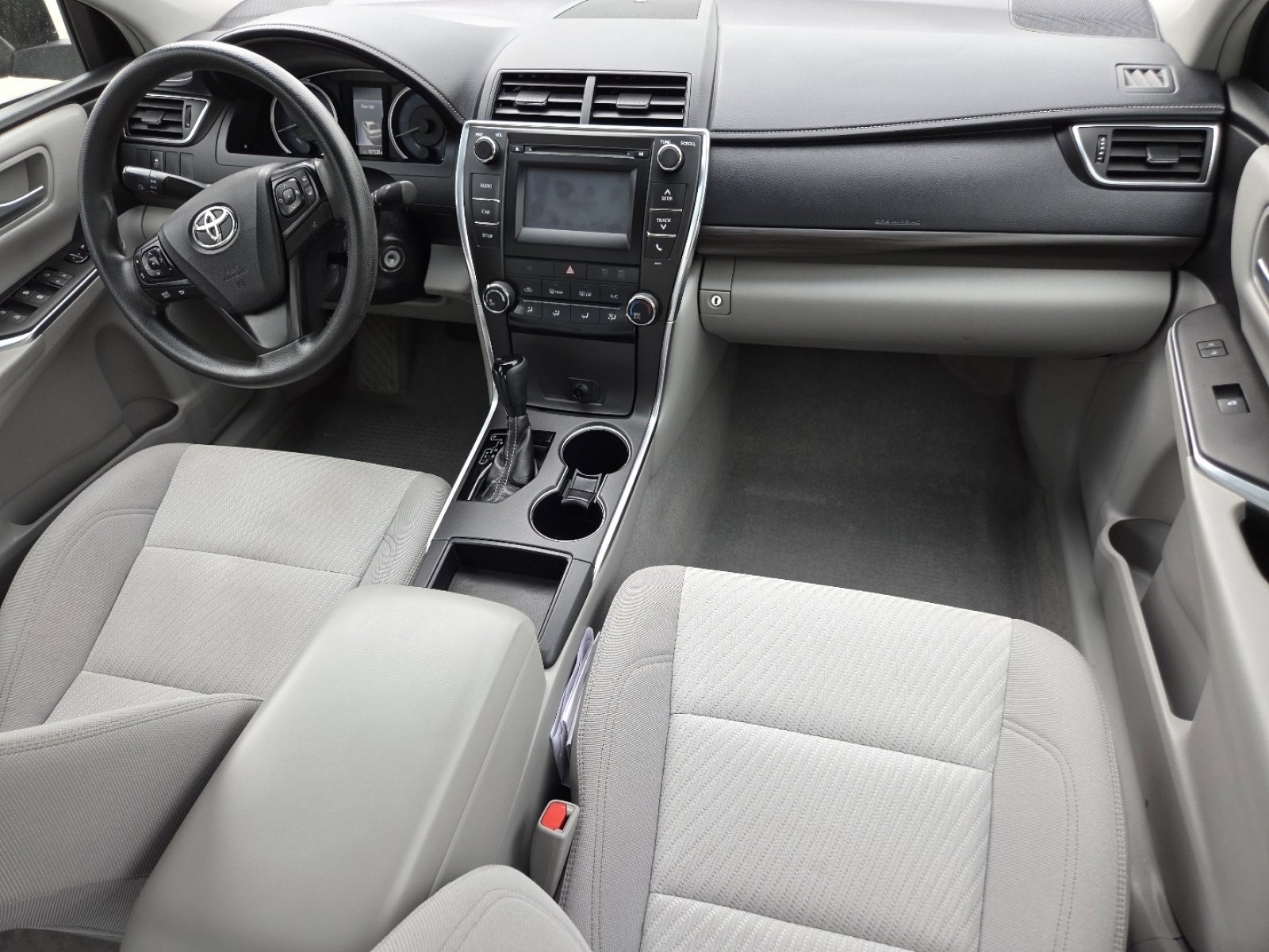Used 2017 Toyota Camry LE FWD image 23