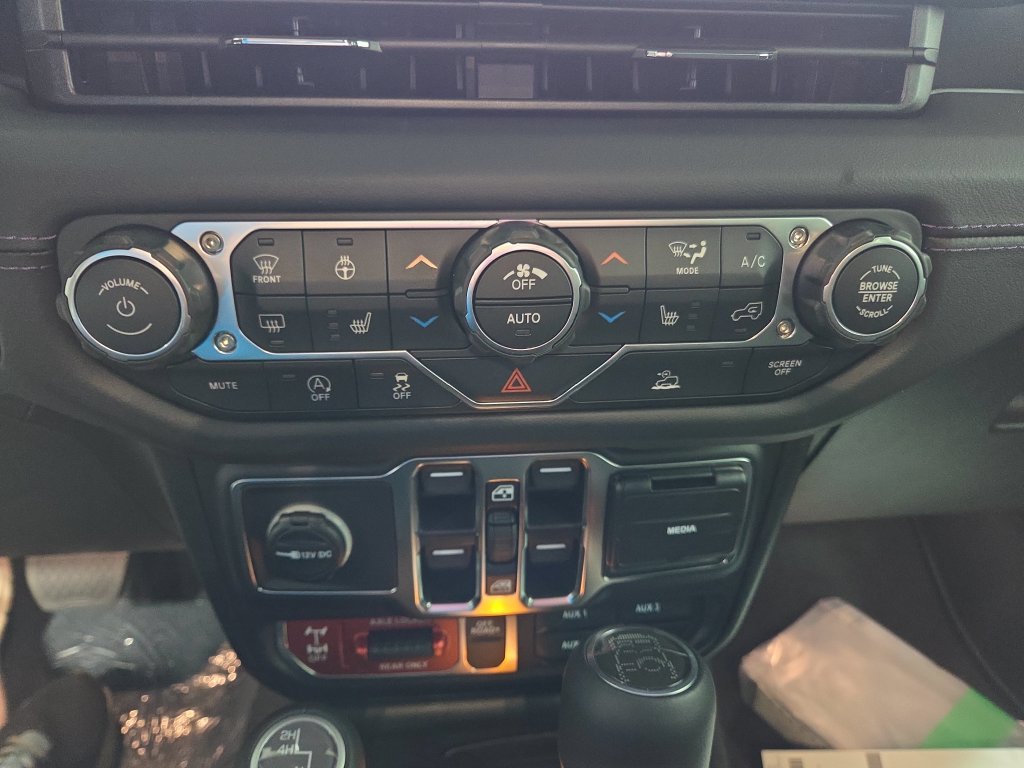 New 2026 Jeep Gladiator Sport AWD/4WD image 27