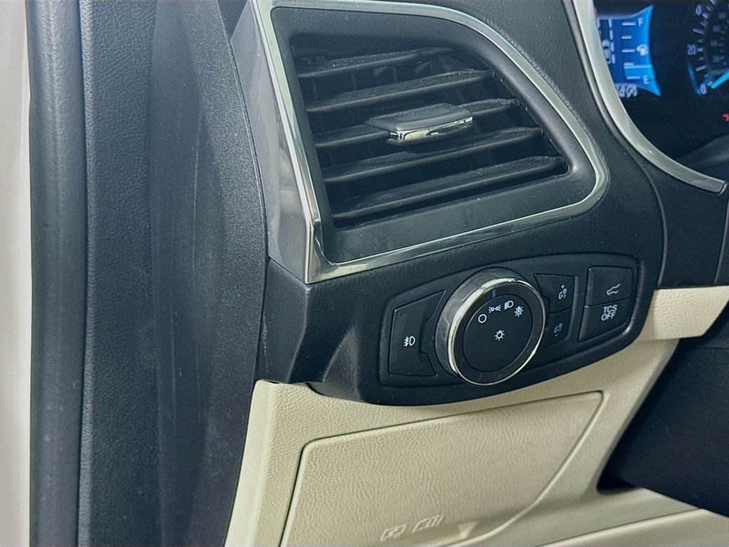 Used 2019 Ford Edge Titanium FWD image 11