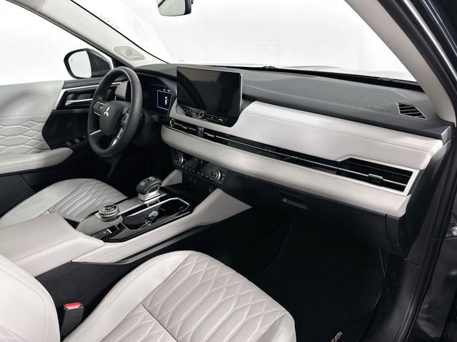 Used 2025 Mitsubishi Outlander SEL image 32