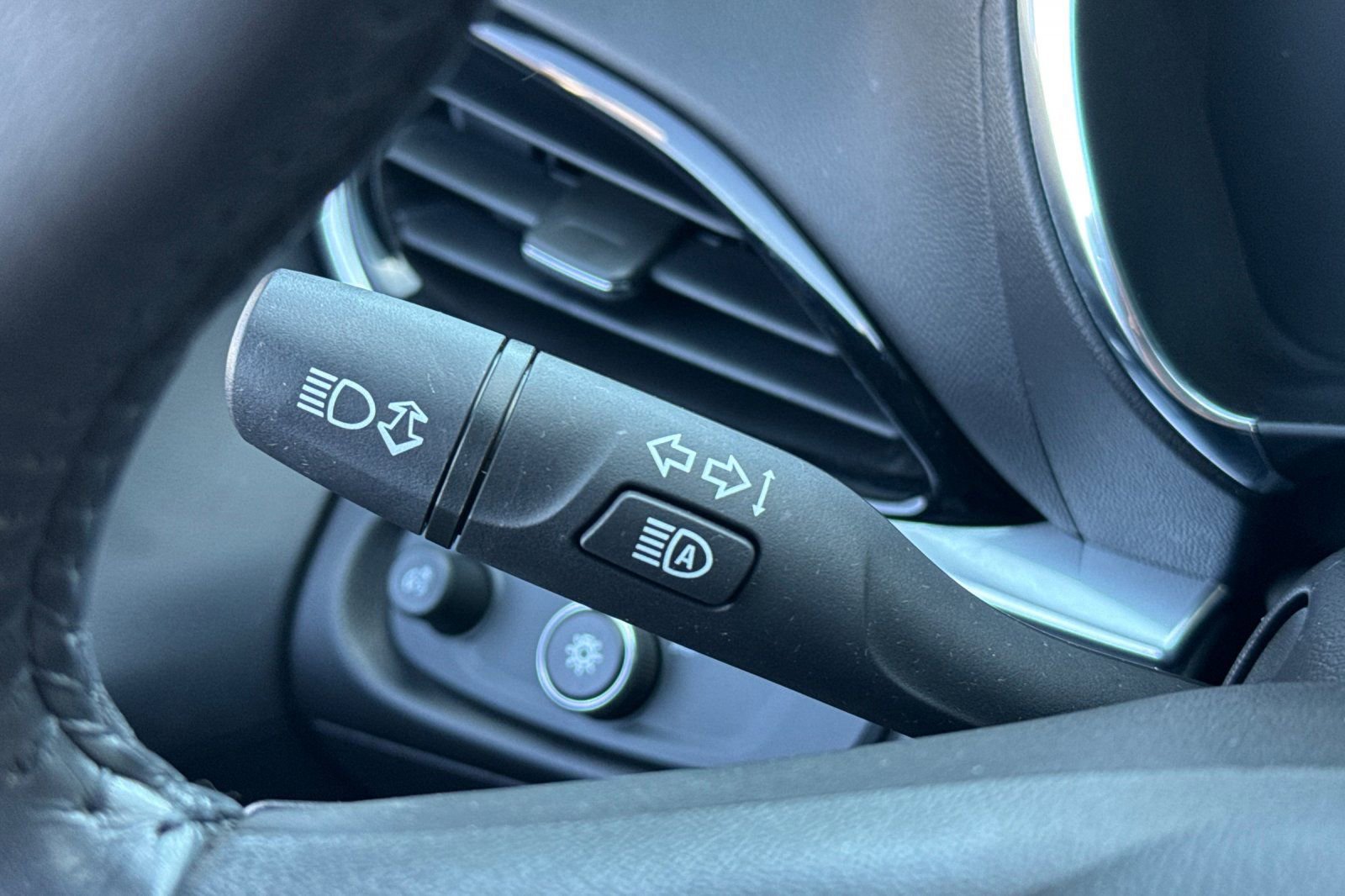 Used 2017 Chevrolet Volt Premier w/ Driver Confidence II Package image 37