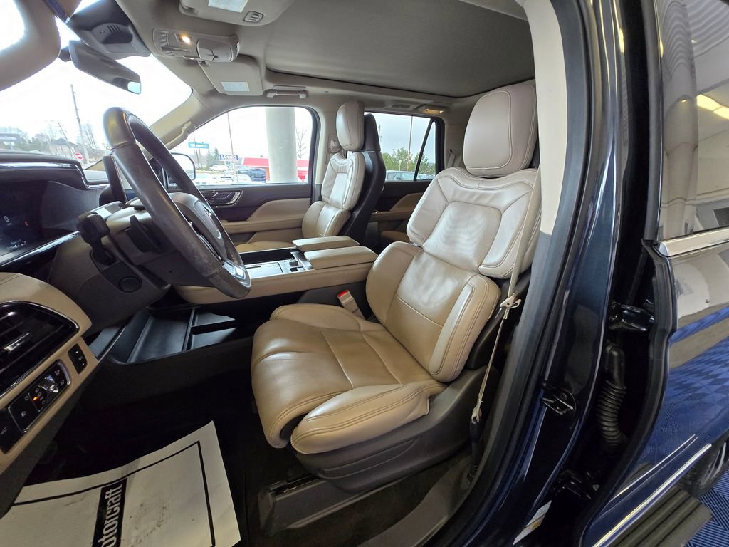 Used 2022 Lincoln Navigator Reserve image 10