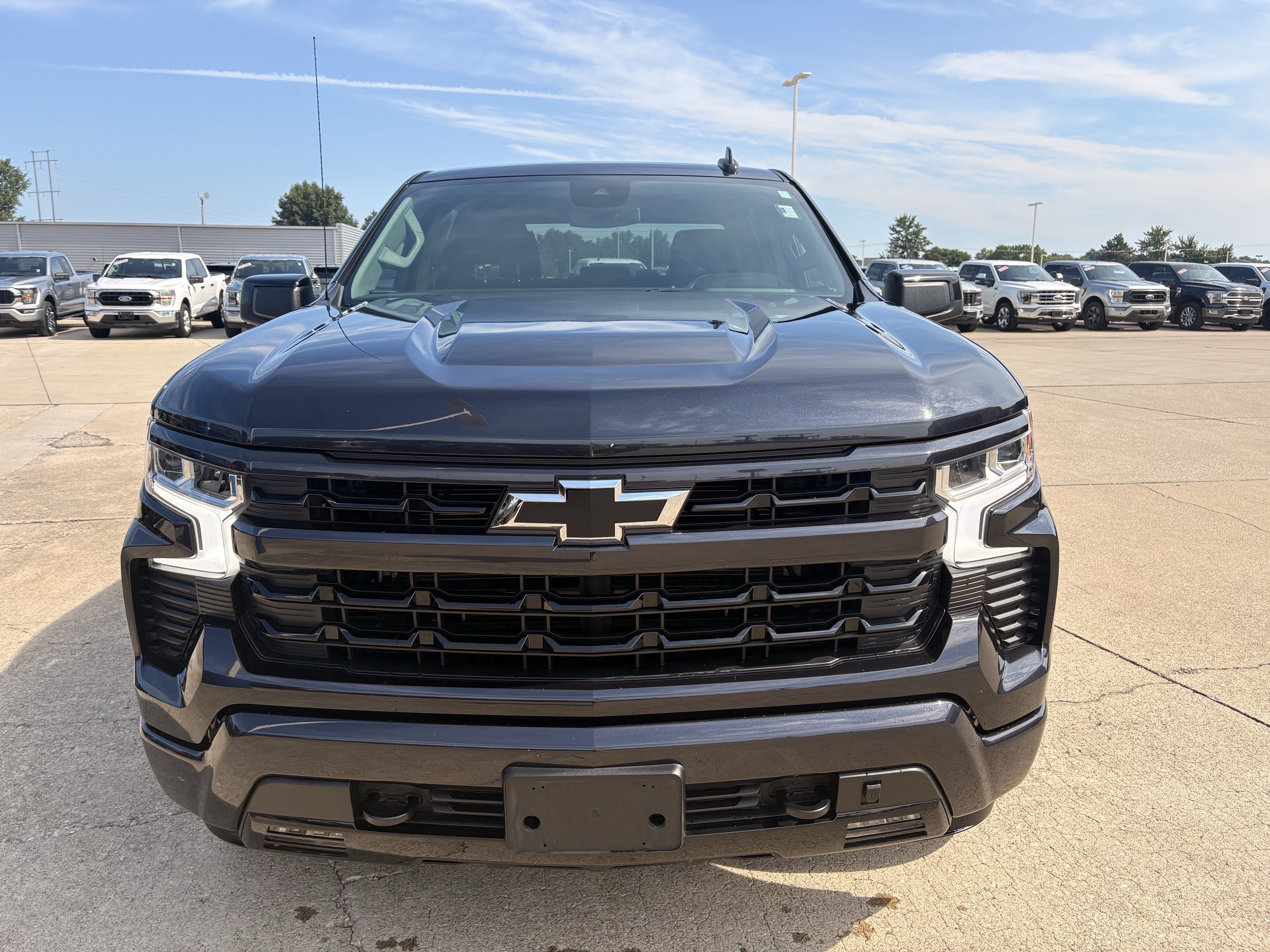 Used 2023 Chevrolet Silverado 1500 RST AWD/4WD image 2