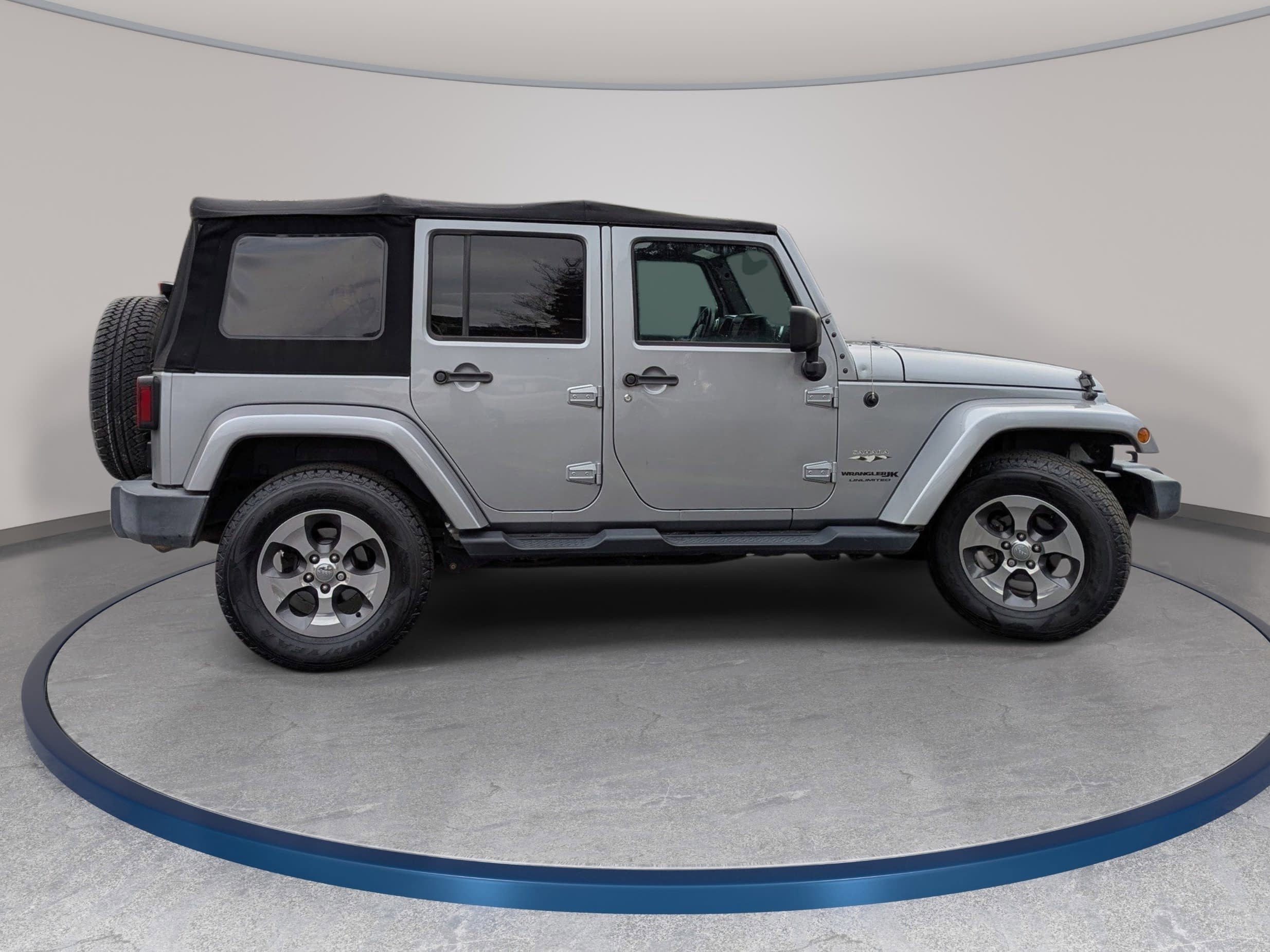 Used 2018 Jeep Wrangler Unlimited Sahara w/ Connectivity Group AWD/4WD image 4