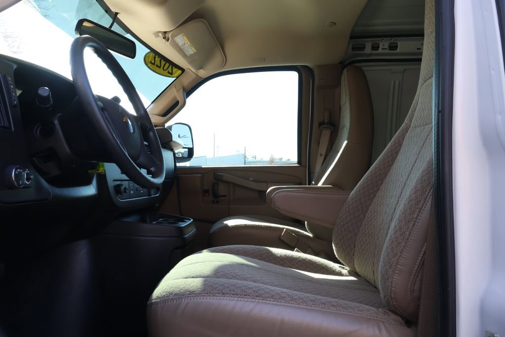 Used 2022 Chevrolet Express 3500 w/ Driver Convenience Package image 16