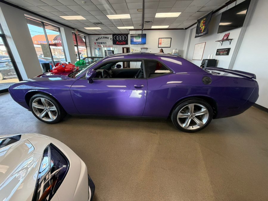 Used 2018 Dodge Challenger SXT w/ Super Sport Group (SS/T) RWD image 6