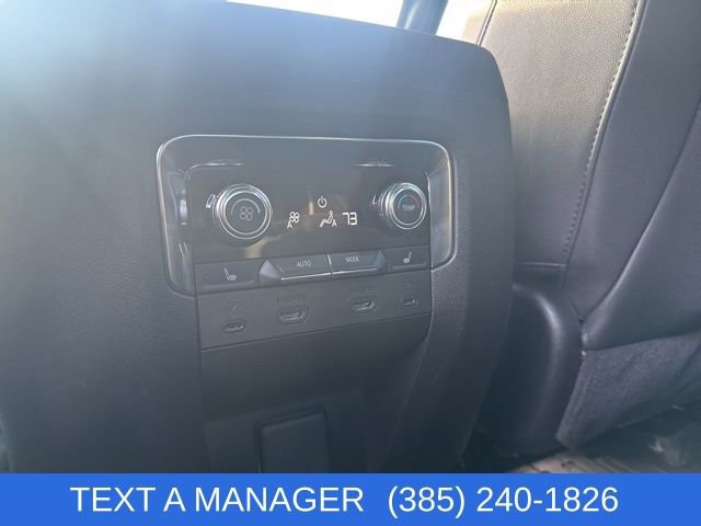 Used 2025 GMC Yukon AT4 w/ AT4 Premium Plus Package image 17