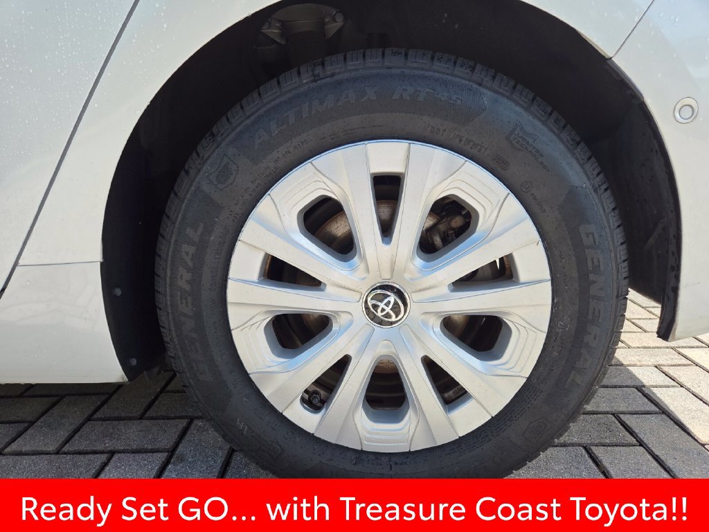 Used 2021 Toyota Prius LE FWD image 21
