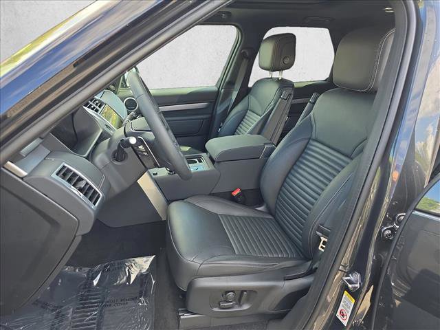 Used 2025 Land Rover Discovery Dynamic SE AWD/4WD image 15