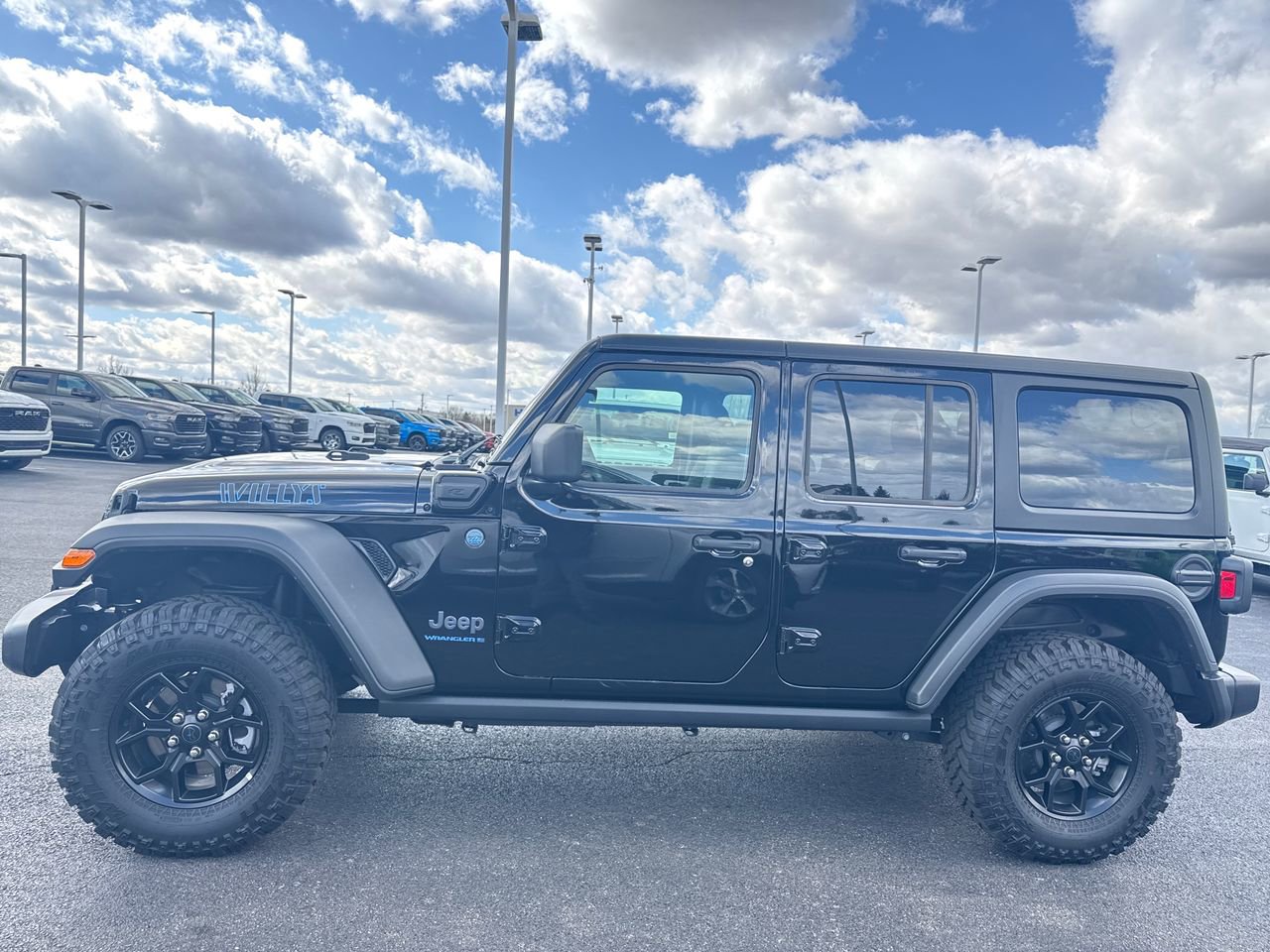 Used 2025 Jeep Wrangler Willys 4xe image 2