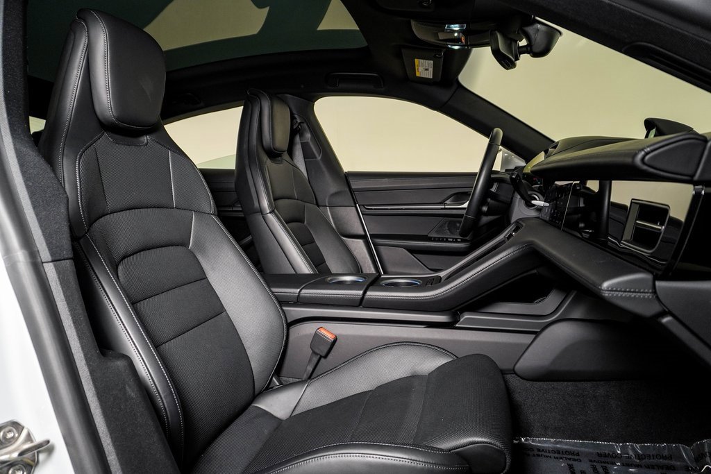 Certified 2025 Porsche Taycan image 15
