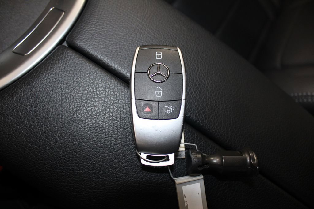 Used 2022 Mercedes-Benz GLC 300 image 51