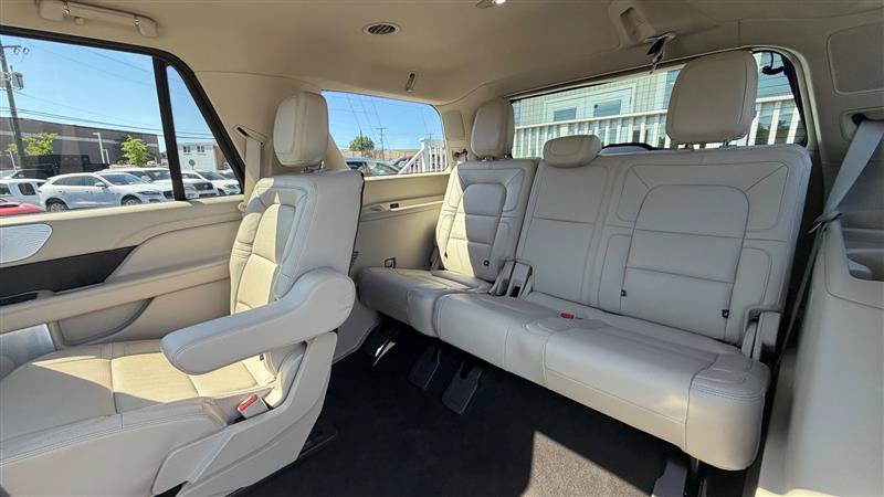Used 2021 Lincoln Navigator Reserve w/ Luxury Package AWD/4WD image 47