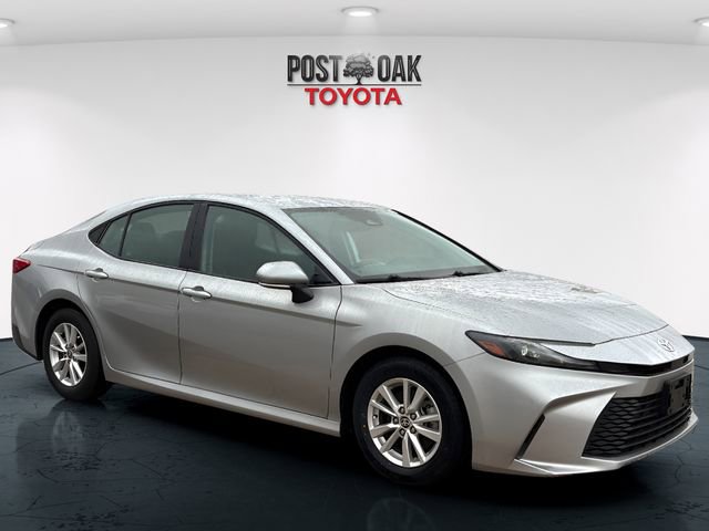 Used 2025 Toyota Camry LE image 1