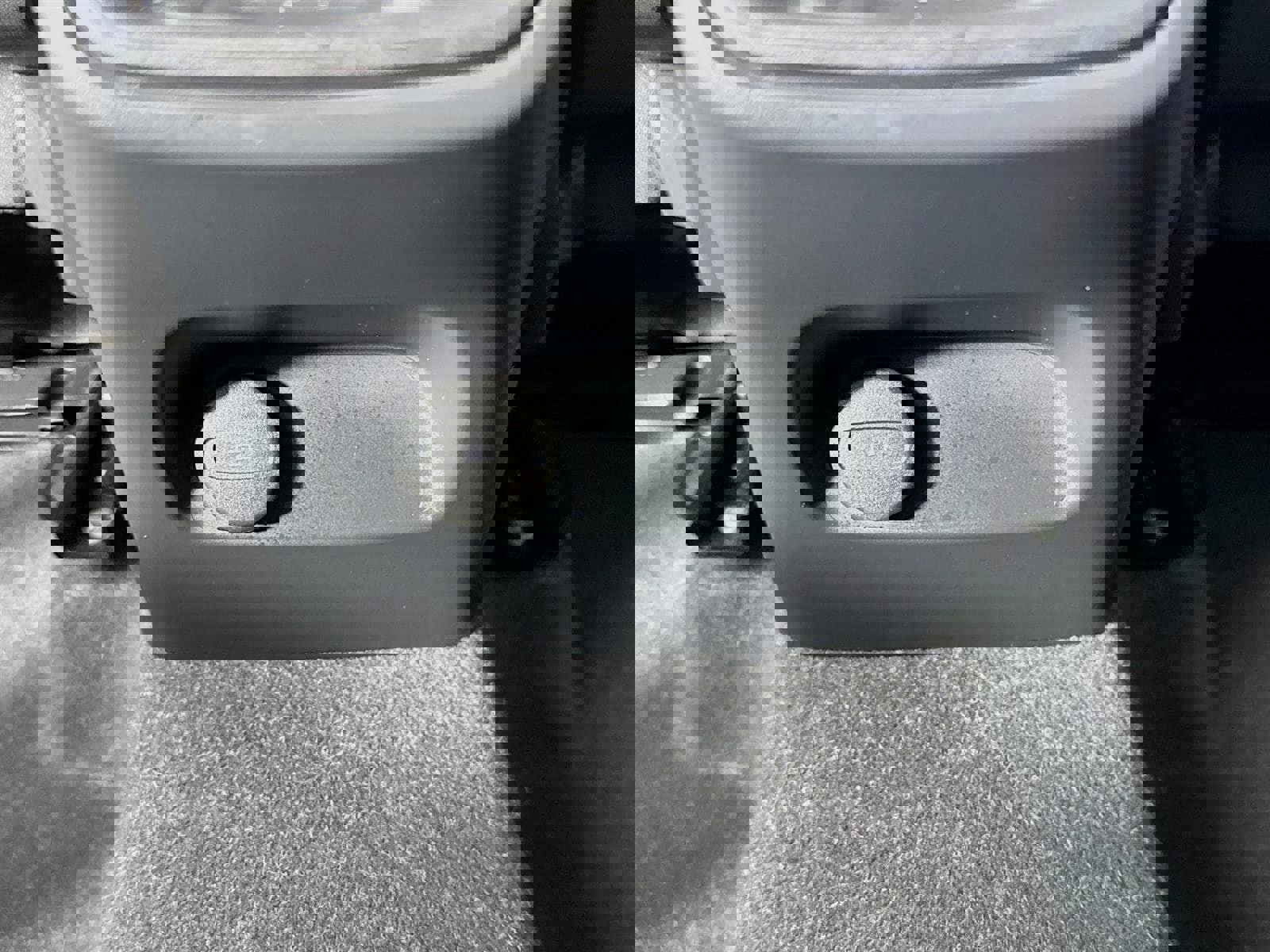 Used 2023 Volvo XC40 B4 Ultimate image 29