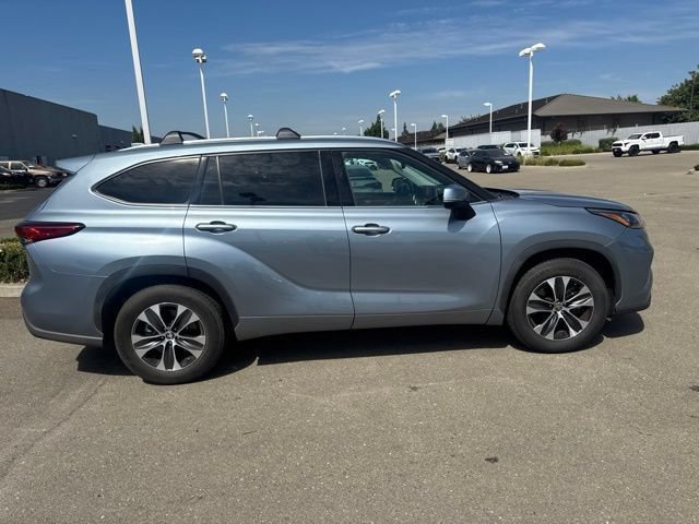 Used 2020 Toyota Highlander XLE FWD image 3