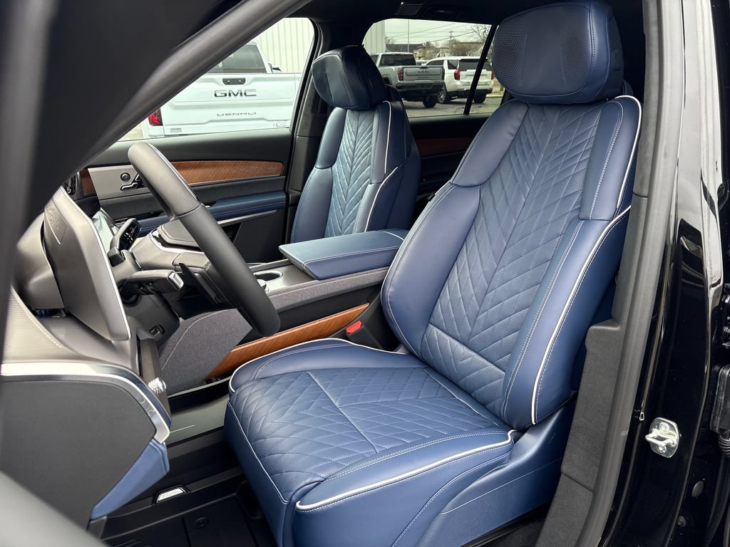 New 2026 Cadillac Vistiq Premium Luxury w/ LPO, Floor Liner Package AWD/4WD image 15