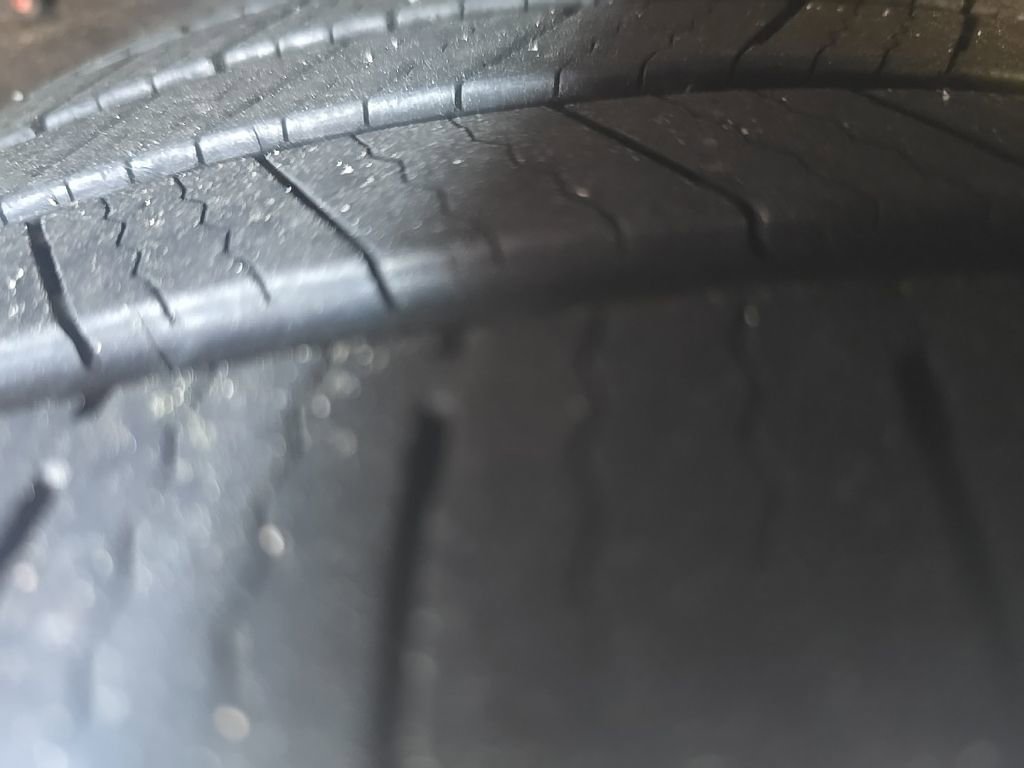 Used 2015 Toyota Camry SE w/ Moonroof Package image 9