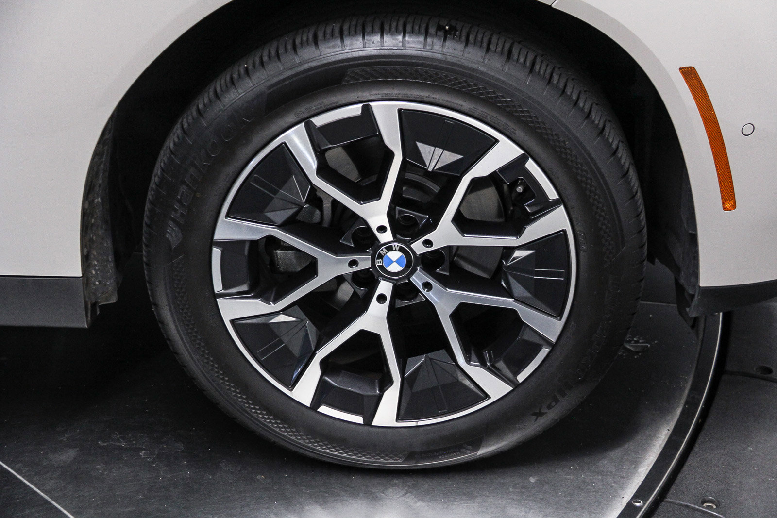 Used 2025 BMW X3 xDrive30i w/ Premium Package image 9