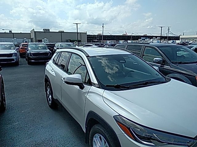 Used 2023 Toyota Corolla Cross LE w/ Black Badges Package (TMS) FWD image 11