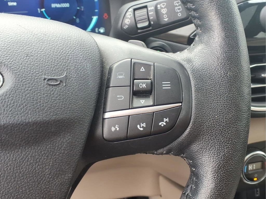 Used 2020 Ford Escape Titanium image 17