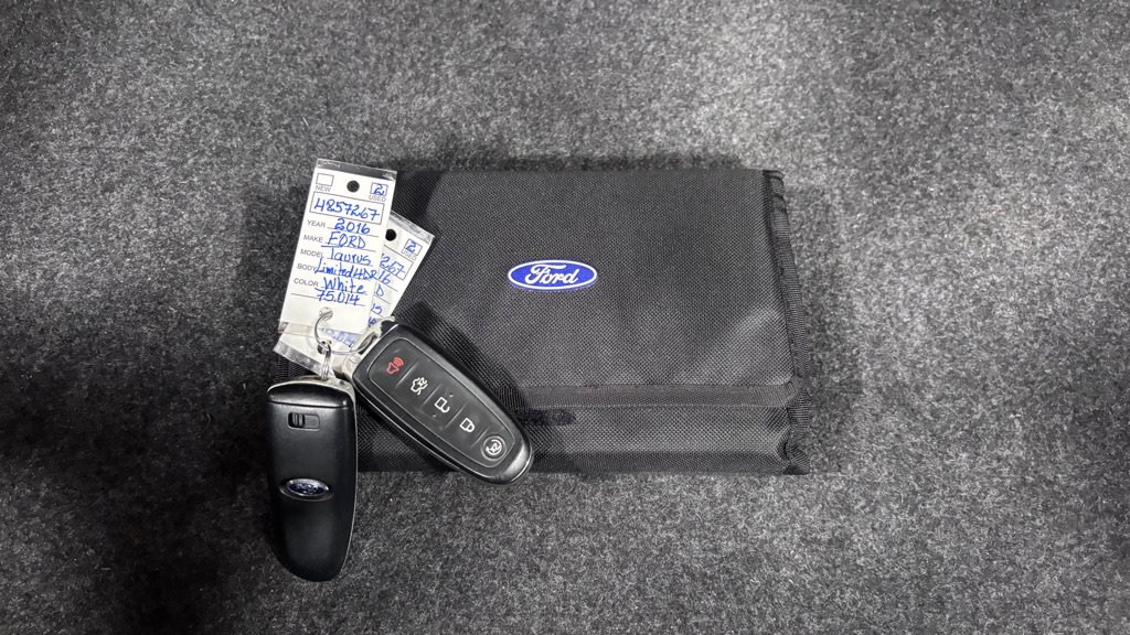 Used 2016 Ford Taurus Limited FWD image 35