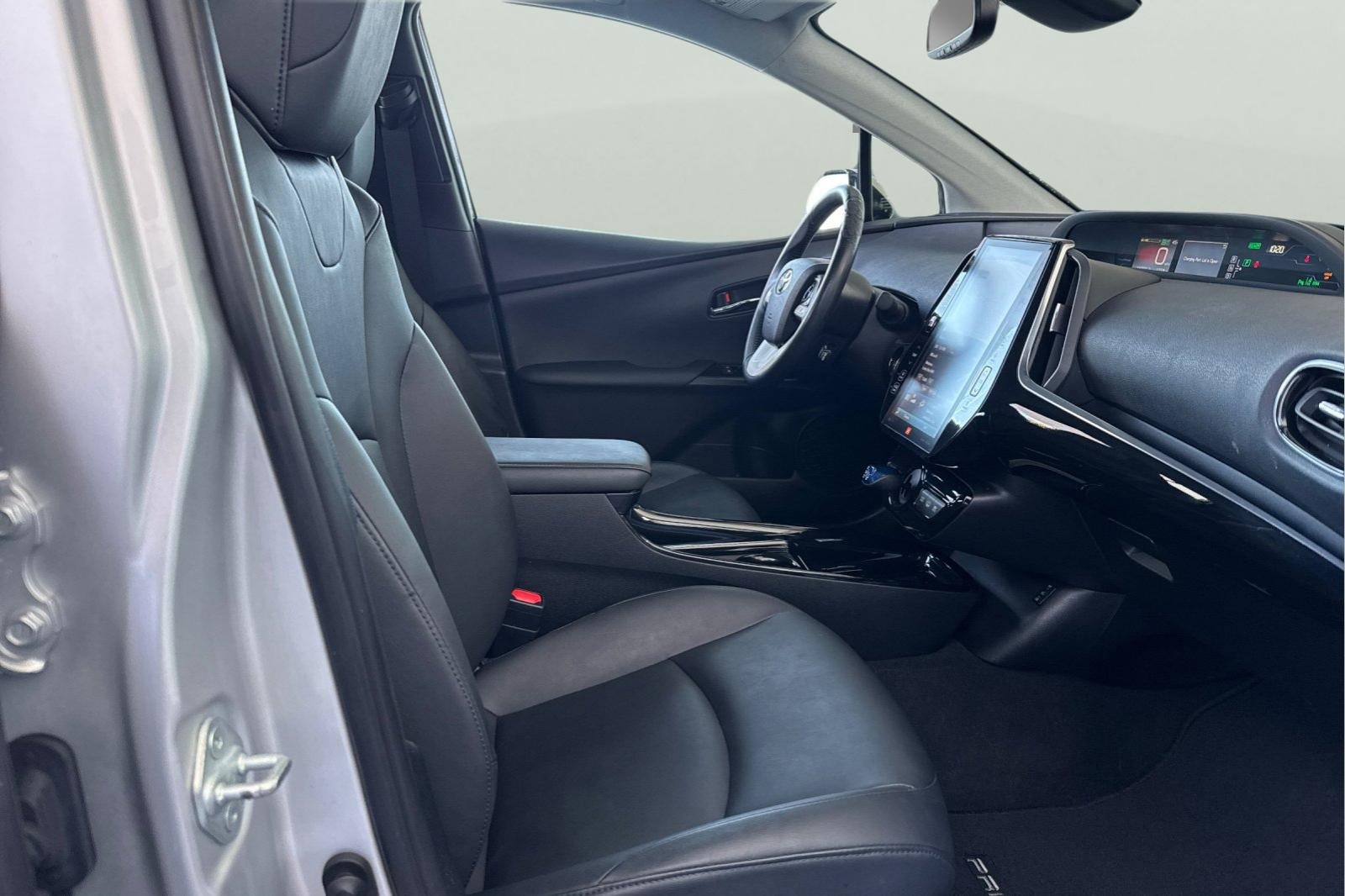 Used 2017 Toyota Prius Prime Advanced image 21