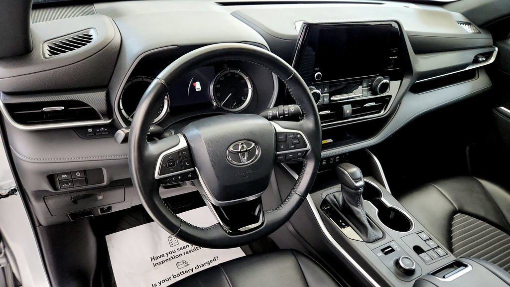 Used 2023 Toyota Highlander XSE AWD/4WD image 25