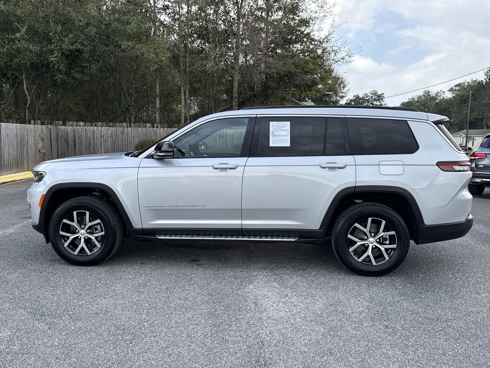 Used 2025 Jeep Grand Cherokee L Limited w/ Trailer Tow Package image 2