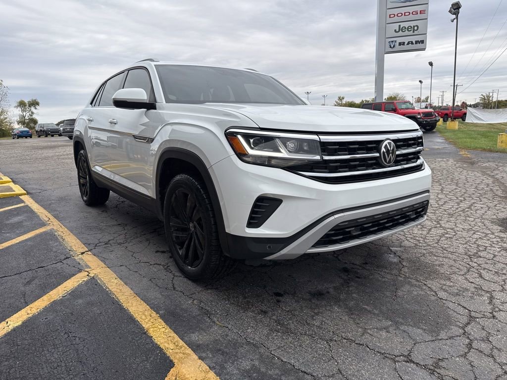 Used 2022 Volkswagen Atlas Cross Sport SE image 2