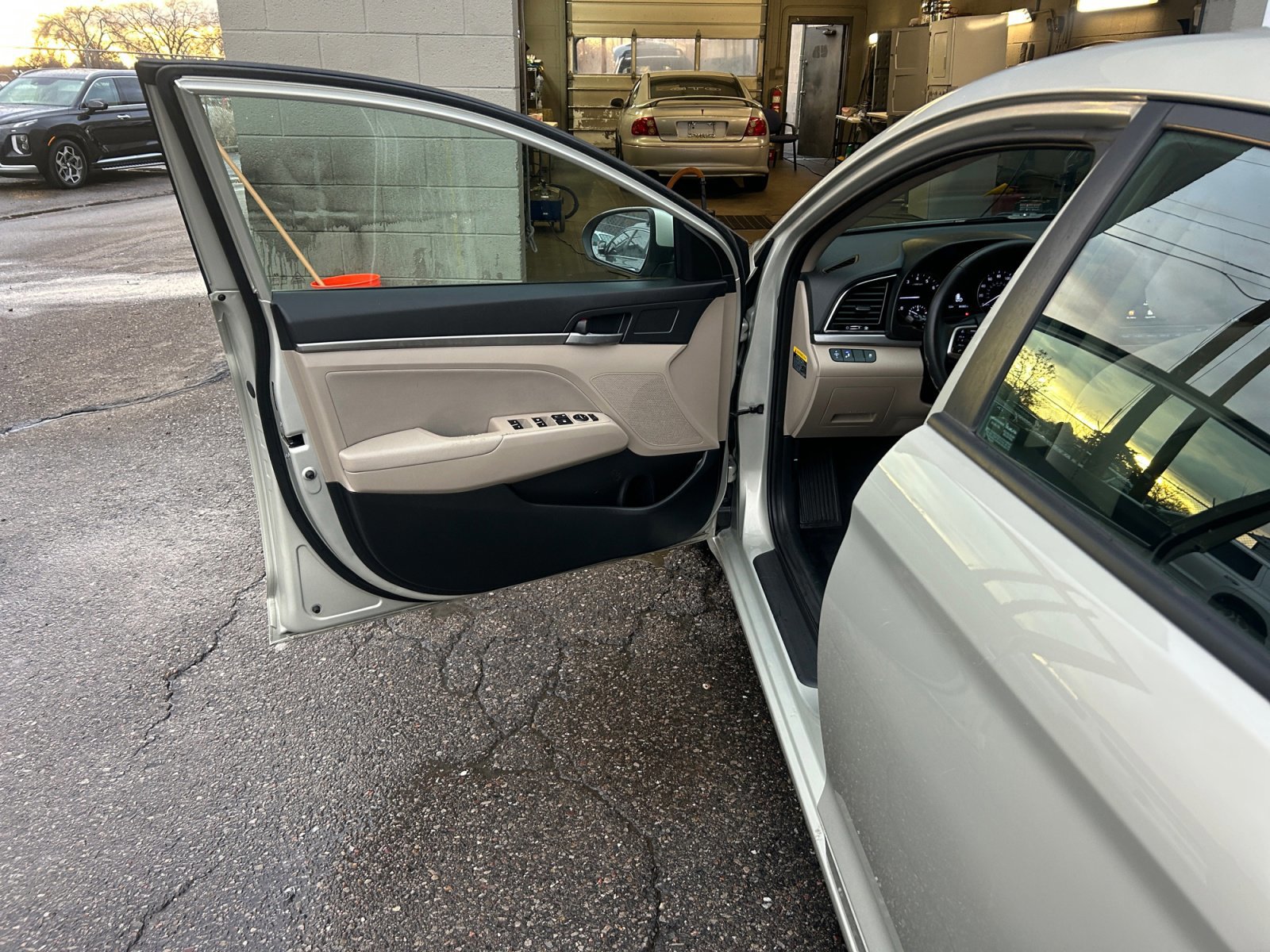 Used 2017 Hyundai Elantra SE w/ SE A/T Tech Package 03 image 14