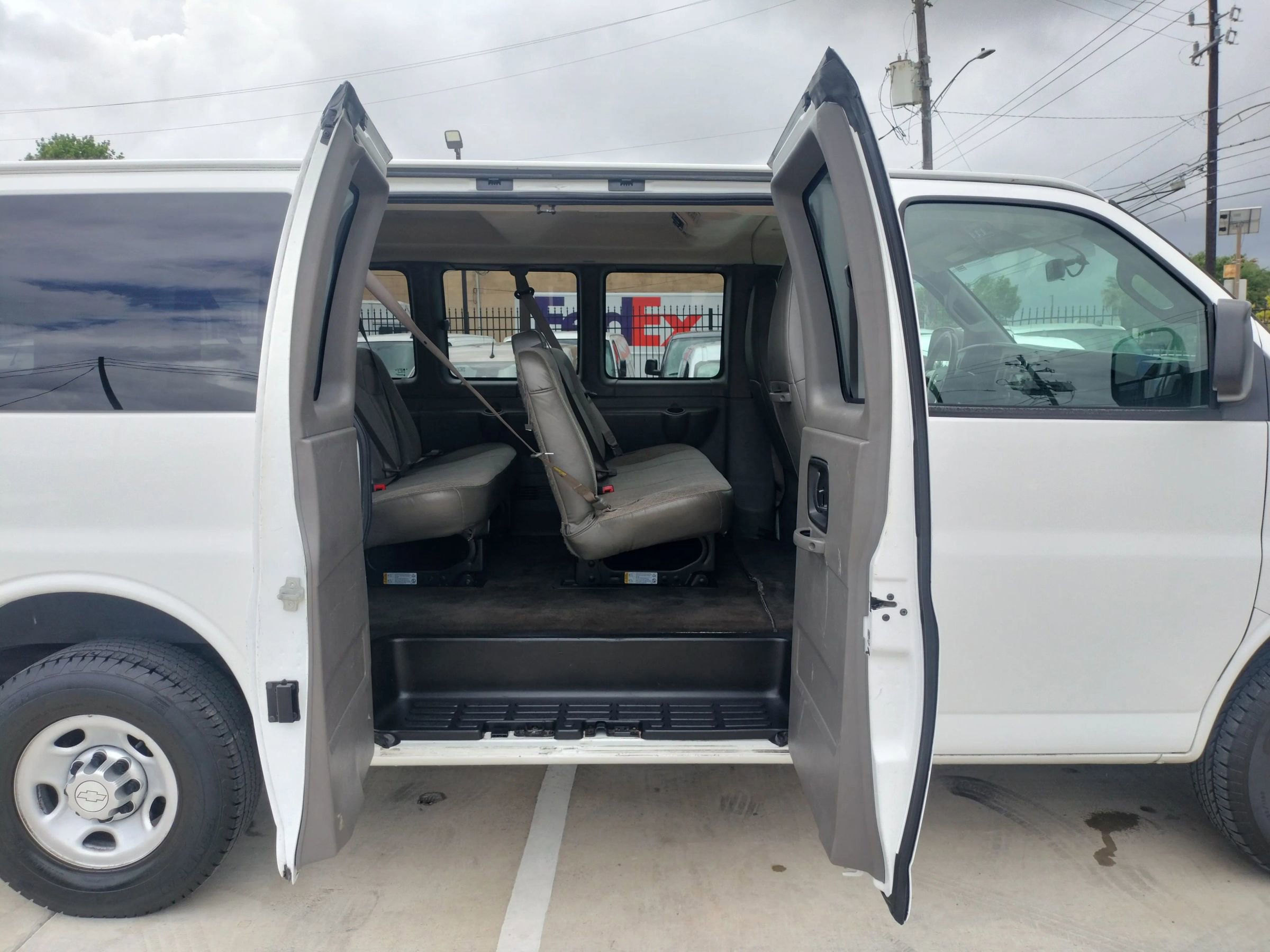 Used 2017 Chevrolet Express 2500 LS image 30