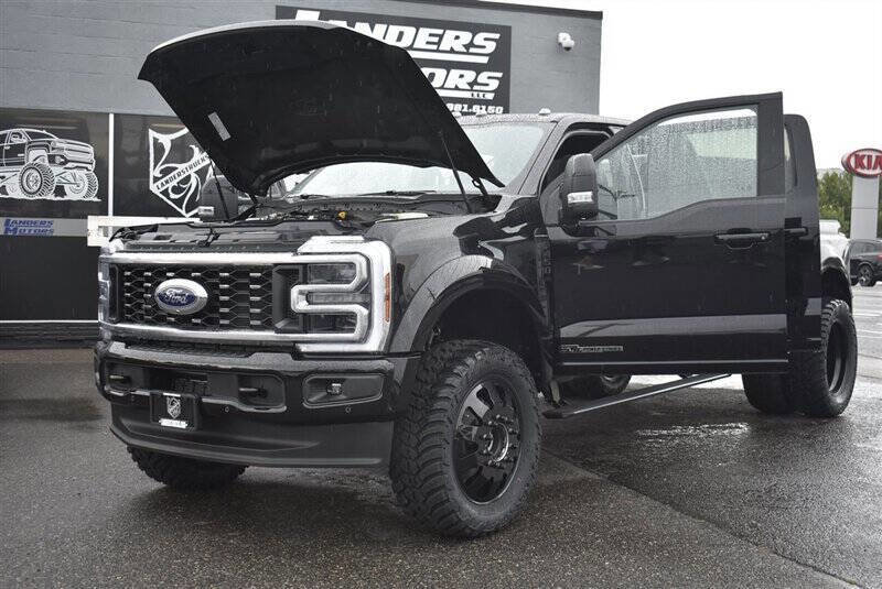 Used 2025 Ford F450 Platinum w/ Camper Package image 32