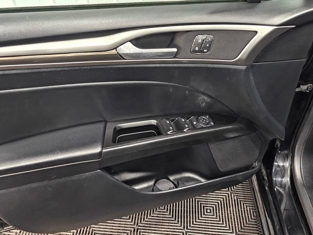 Used 2018 Ford Fusion SE w/ Fusion SE Technology Package FWD image 44
