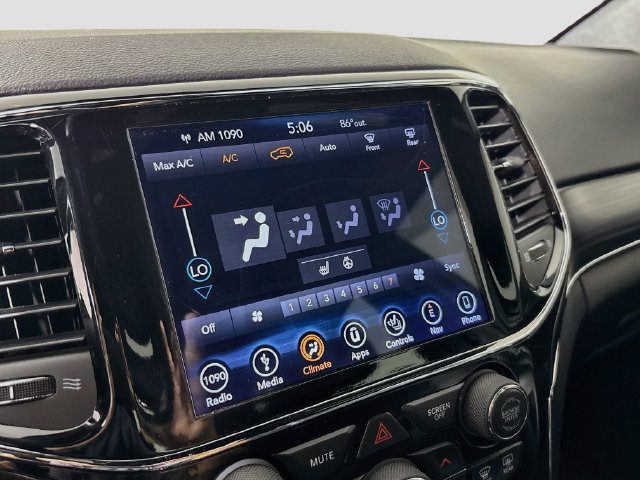 Used 2019 Jeep Grand Cherokee Limited AWD/4WD image 16