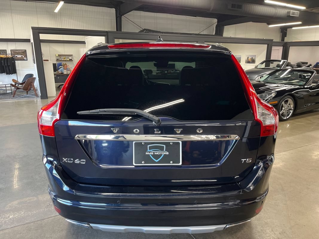 Used 2017 Volvo XC60 T5 Inscription w/ Preferred Option Package FWD image 10