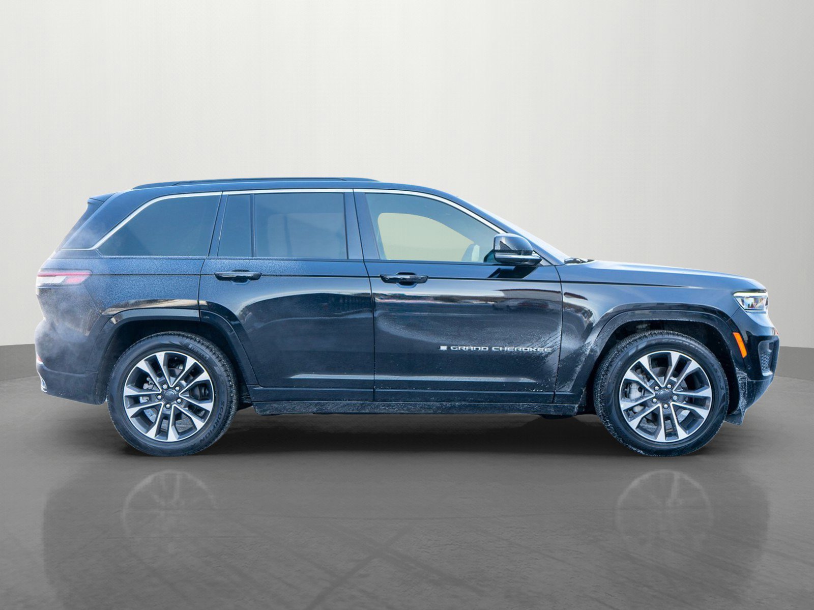 Used 2025 Jeep Grand Cherokee Overland image 8