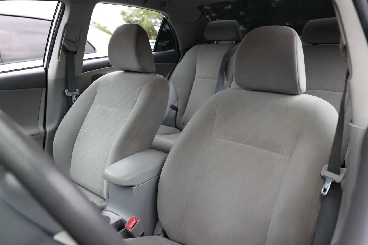 Used 2010 Toyota Corolla LE FWD image 6