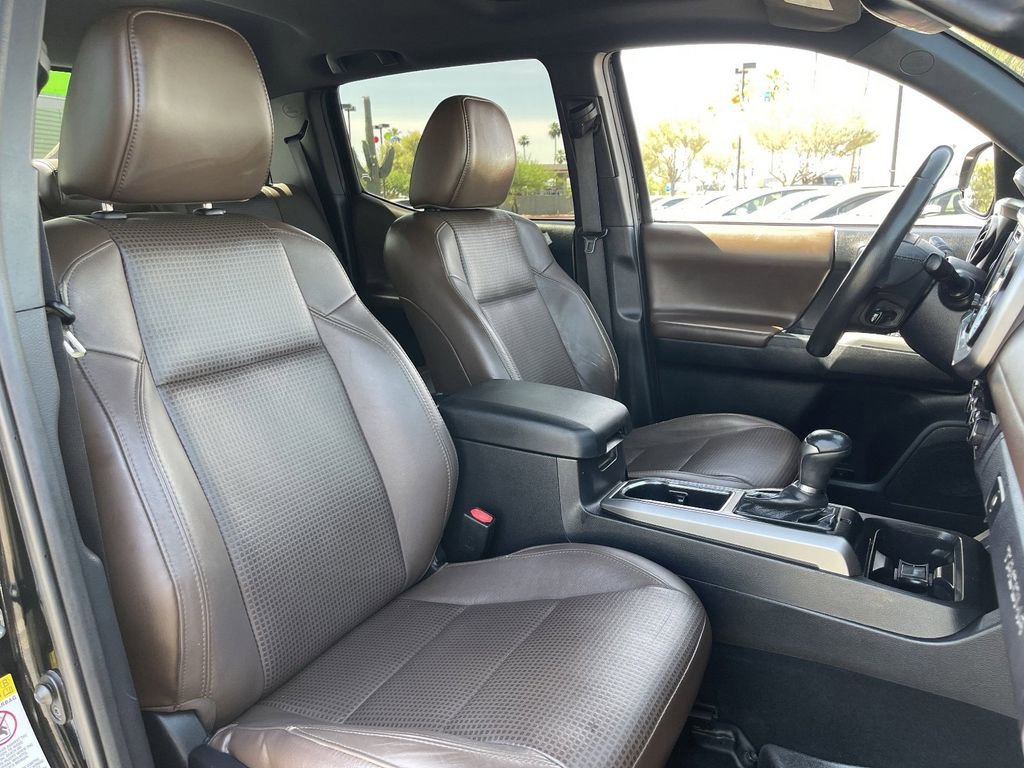 Used 2016 Toyota Tacoma Limited w/ Towing Package RWD image 12