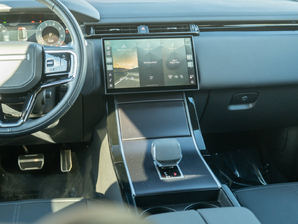 Certified 2026 Land Rover Range Rover Velar Dynamic SE AWD/4WD image 21