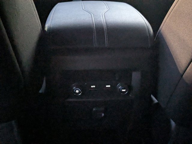 Used 2023 Chevrolet Traverse LT image 17